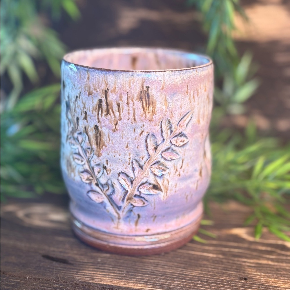Carved Leaf Pinch Mug